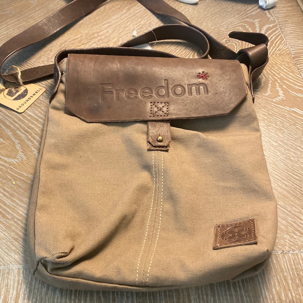 Brand new 3 Strands canvass messenger bag